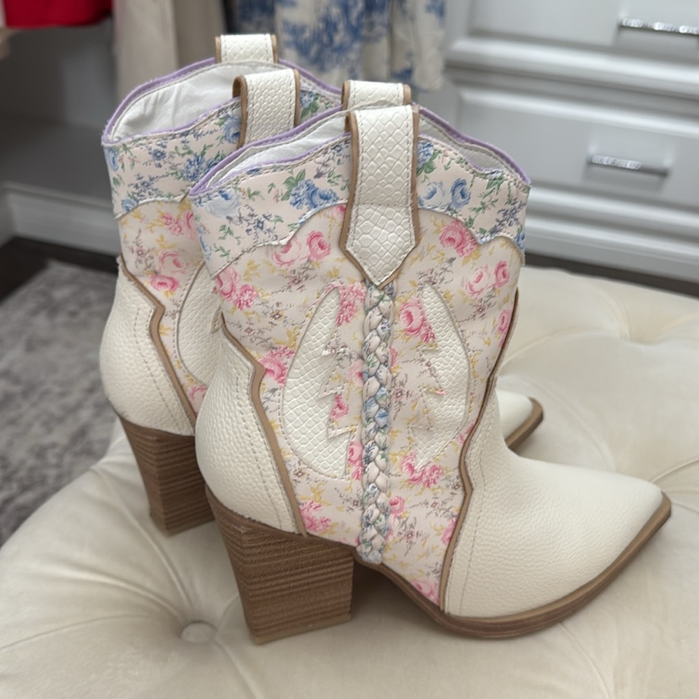 ALTAR’D state (MIA)  FLORAL BOOTS SIZE 6.5 Floral Cream  Boots - Picture 3 of 17